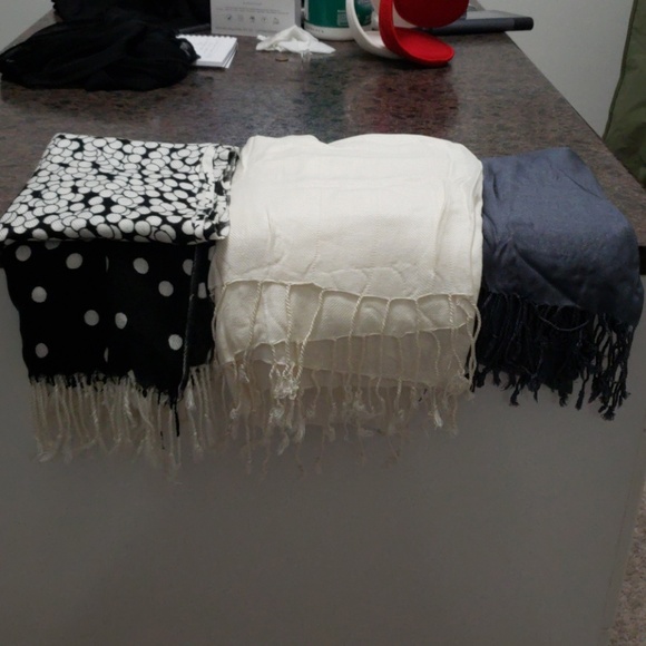 Accessories - Set of three scars, cream,  grey,  black/ white